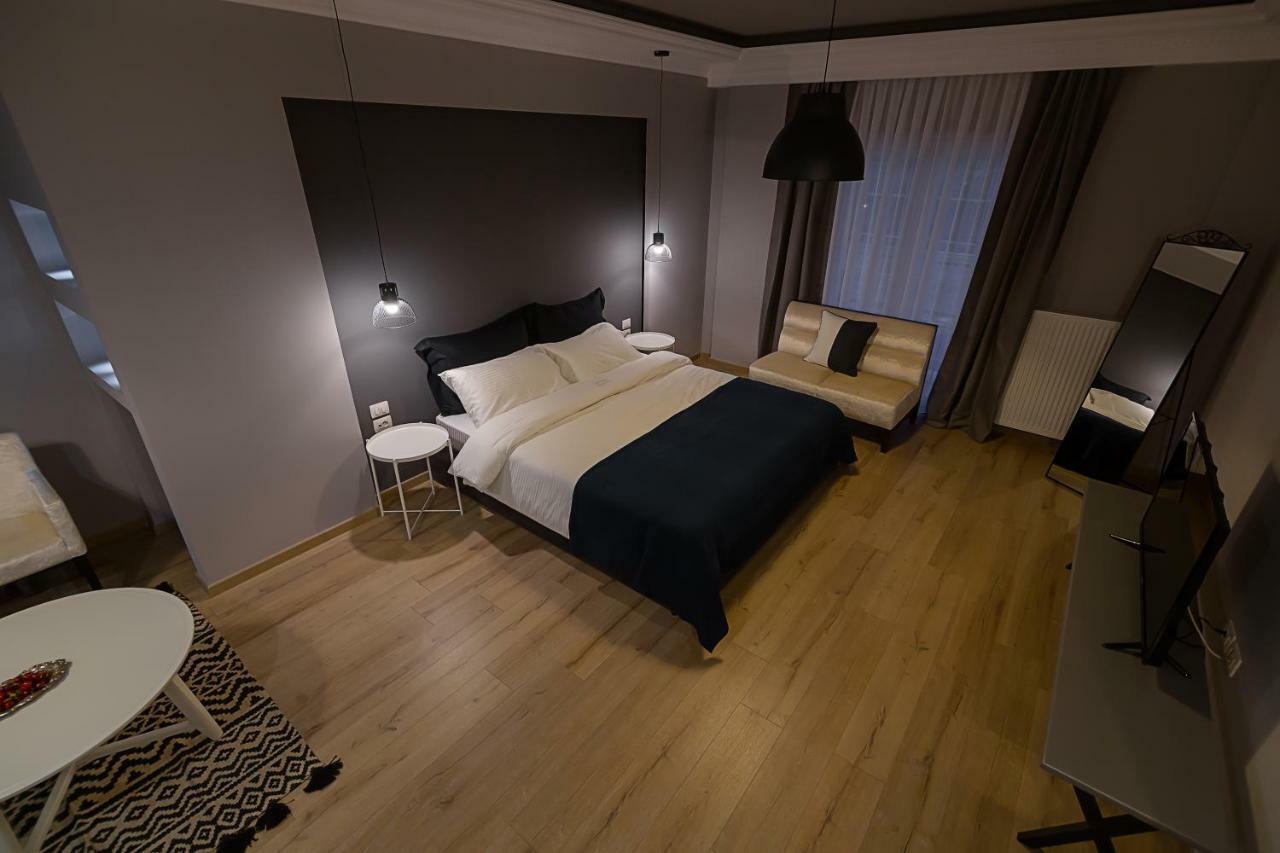Barba Boutique Hotel Korce Bagian luar foto