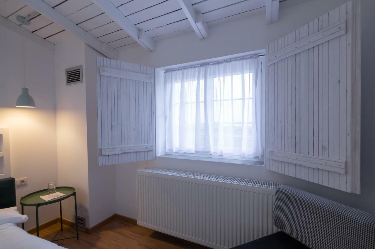 Barba Boutique Hotel Korce Bagian luar foto