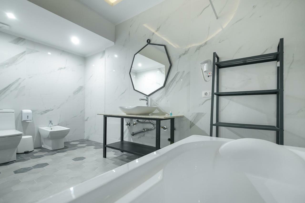 Barba Boutique Hotel Korce Bagian luar foto