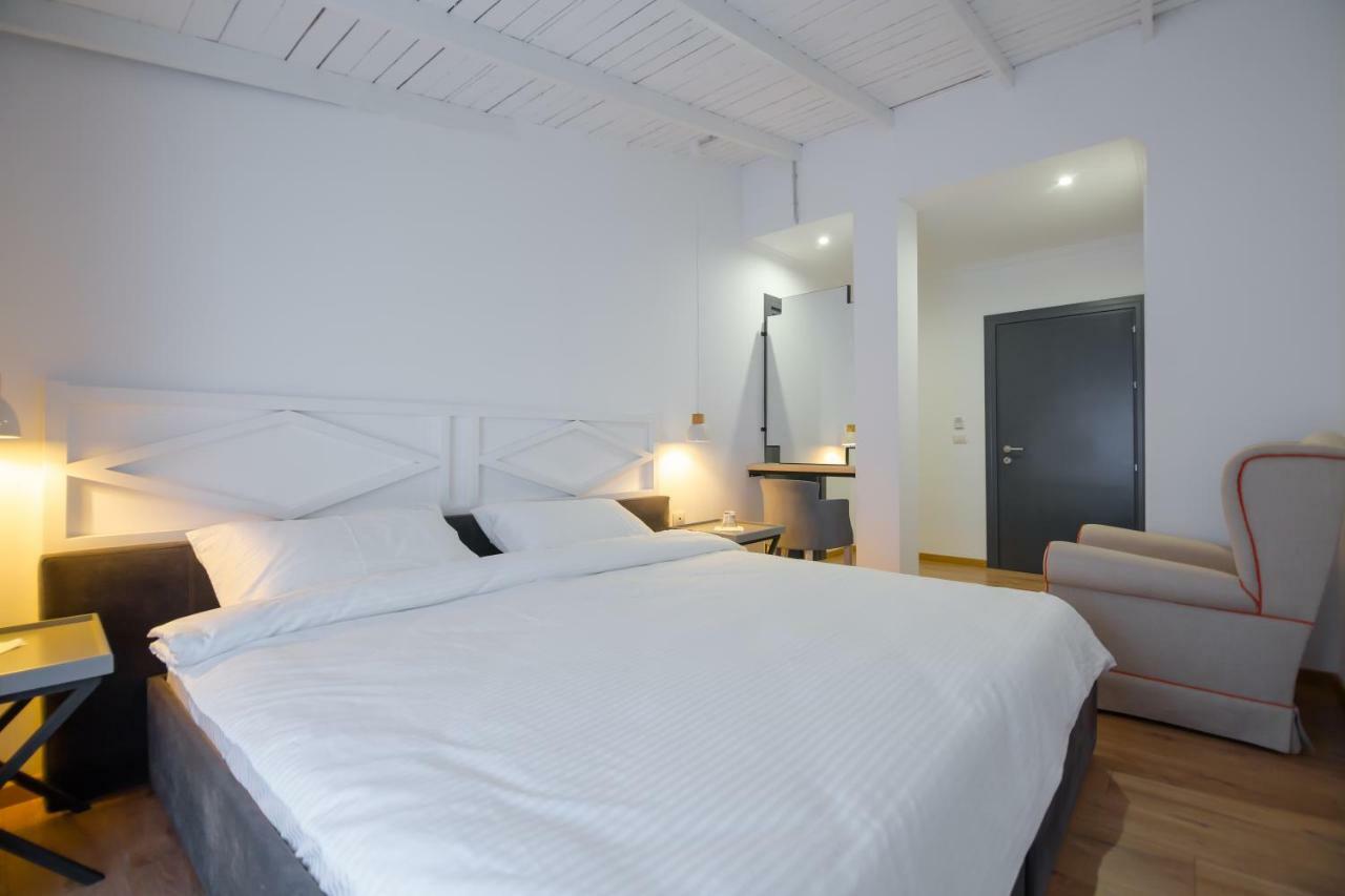 Barba Boutique Hotel Korce Bagian luar foto